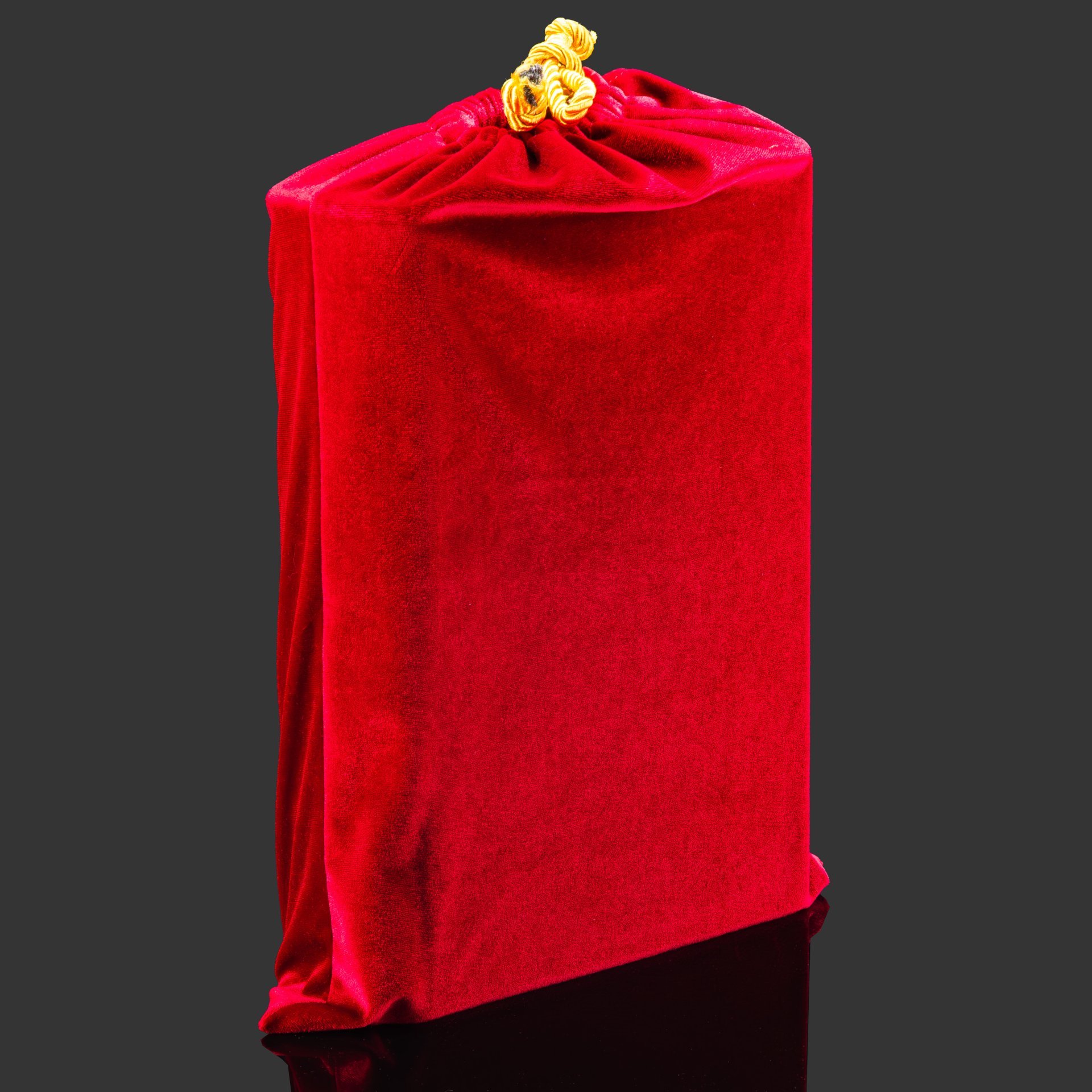 Книга в кожаном переплете "Авиценна. Канон врачебной науки", репринтное издание, бумага, кожаный переплет, тиснение, золочение, обрез с принтом и золочением, в кожаном футляре и бархатной подарочной упаковке, Российская Федерация, 2025 г.