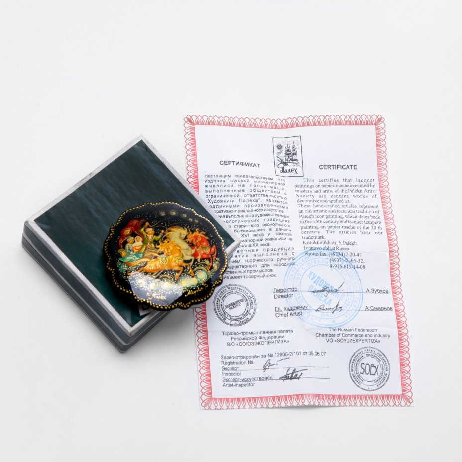 Брошь "Тройка", папье-маше, роспись, автор В. Марова, п. Палех, Россия, 2007-2010 гг.