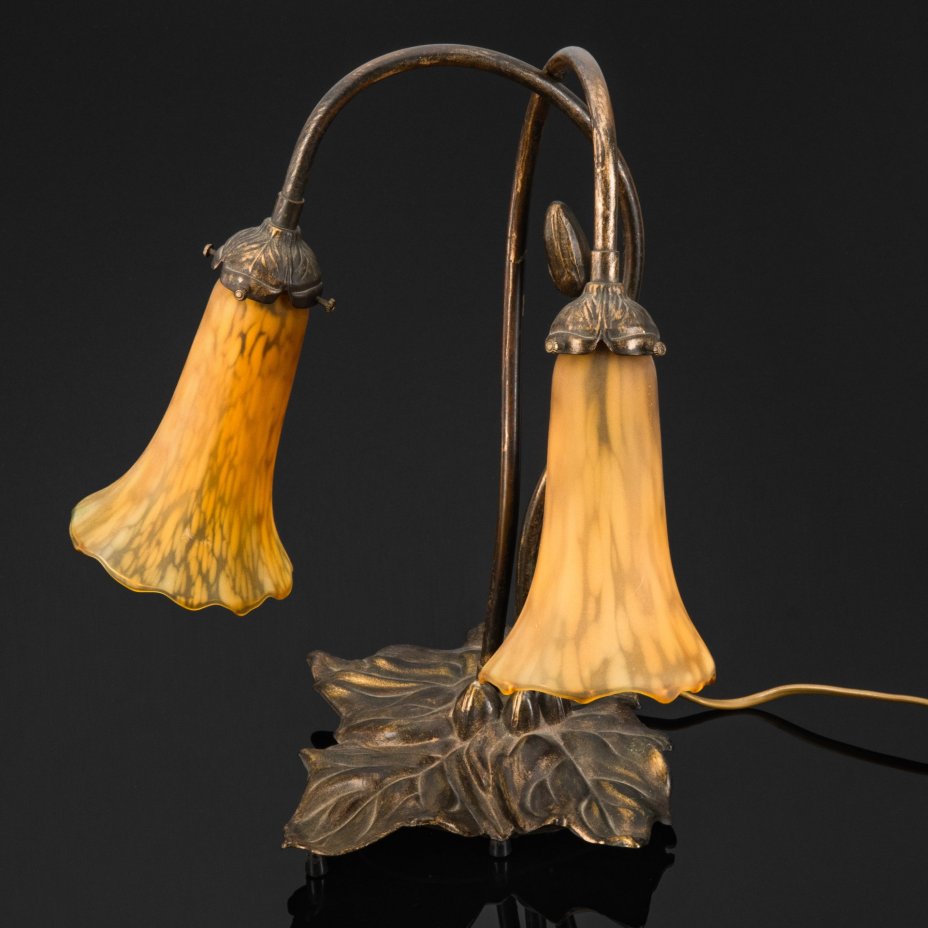 Лампа настольная в стиле Модерн