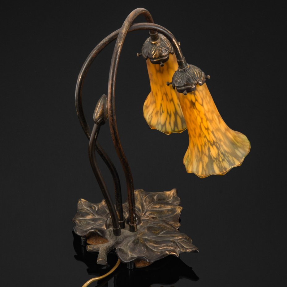 Лампа настольная в стиле Модерн