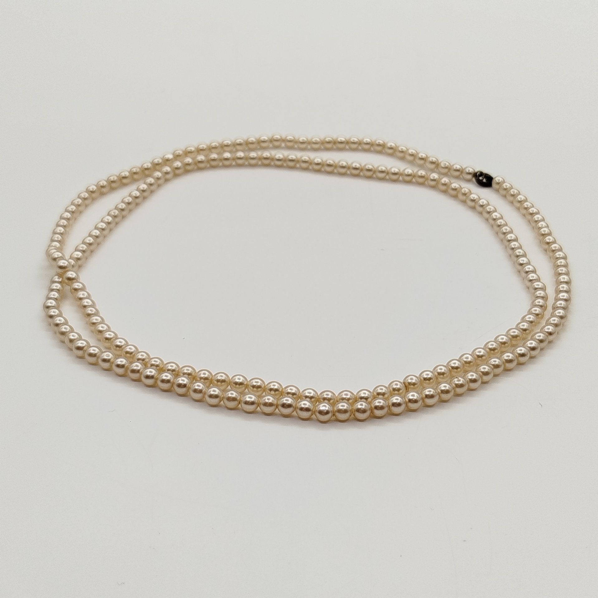 Бусы с бусинами круглой формы, композитный материал (имитация жемчуга), сплав металлов, Россия, 1990-2010 гг.