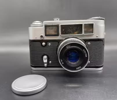 Фотоаппарат пленочный "ФЭД-4" с объективом "Индустар-61" в оригинальном кофре, Харьковский машиностроительный завод им. Дзержинского (ФЭД)