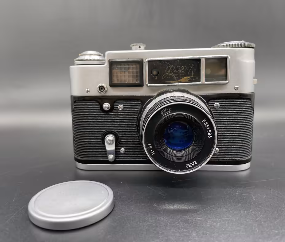 Фотоаппарат пленочный "ФЭД-4" с объективом "Индустар-61" в оригинальном кофре, Харьковский машиностроительный завод им. Дзержинского (ФЭД)