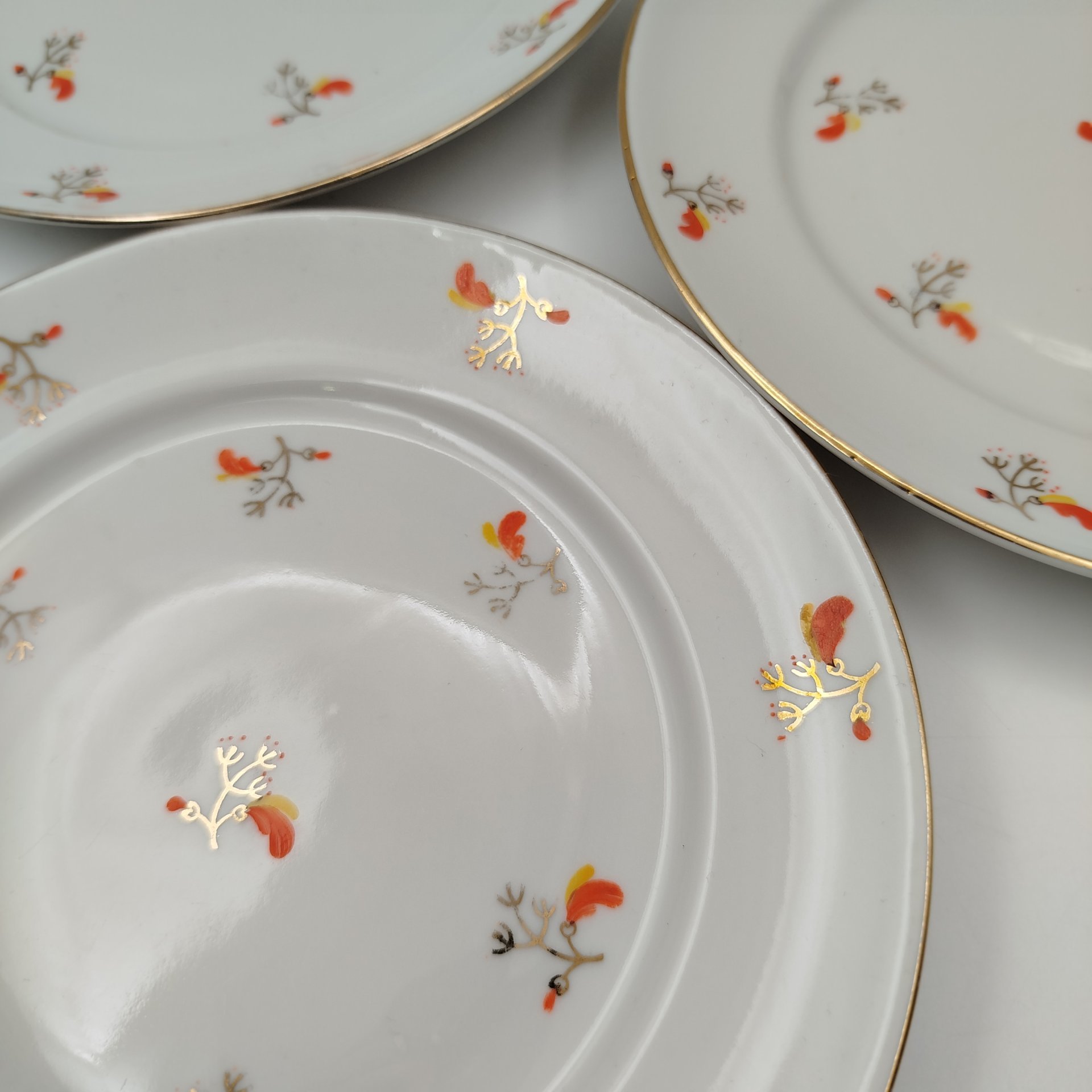 Набор из 3-х десертных тарелок, украшенных растительным декором, фарфор, золочение, роспись, Ленинградский фарфоровый завод (ЛФЗ), СССР, 1960-1970 гг.