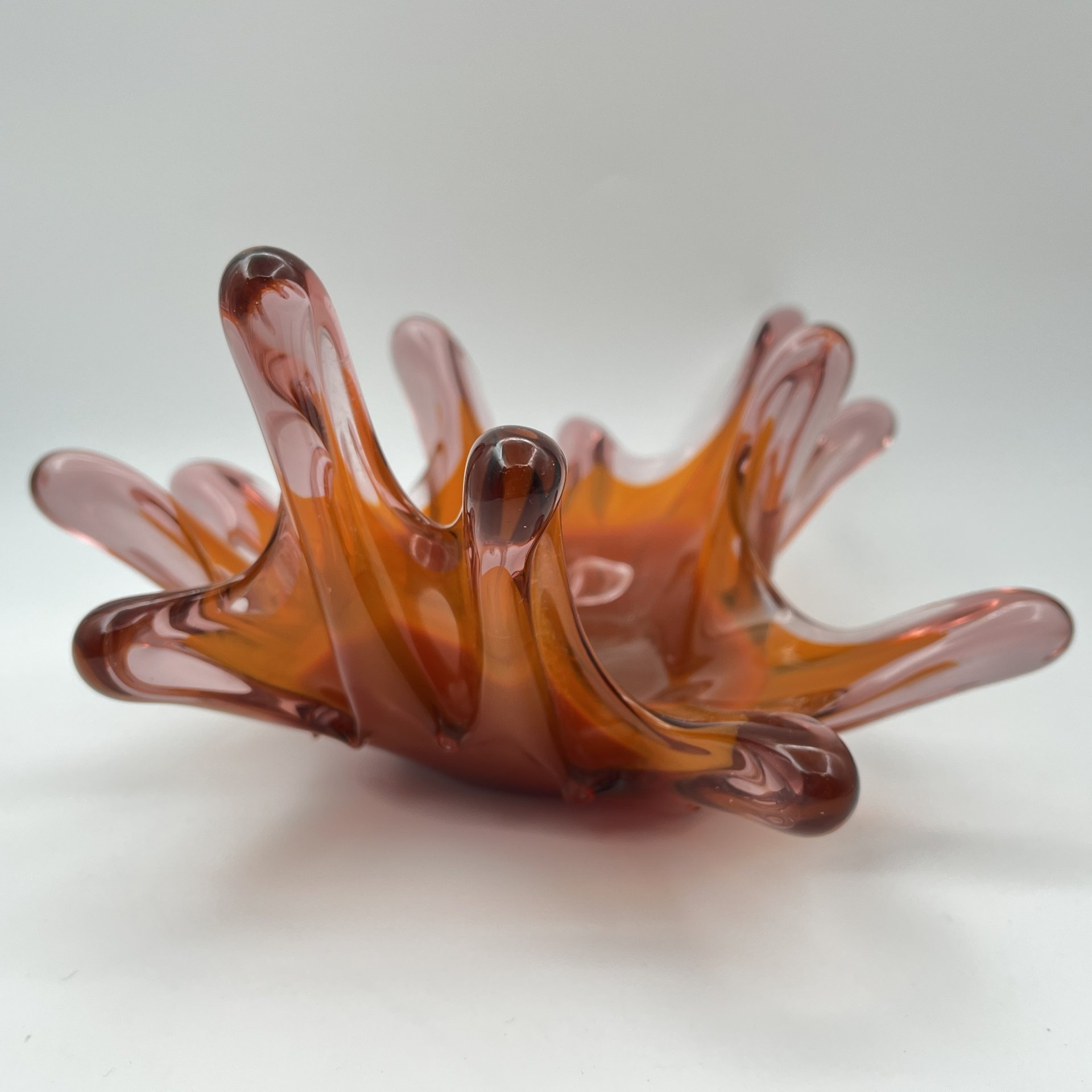 Ваза (конфетница) "Медуза" с оранжевым градиентом, цветное стекло, гутная техника, СССР, 1970-1990 гг.