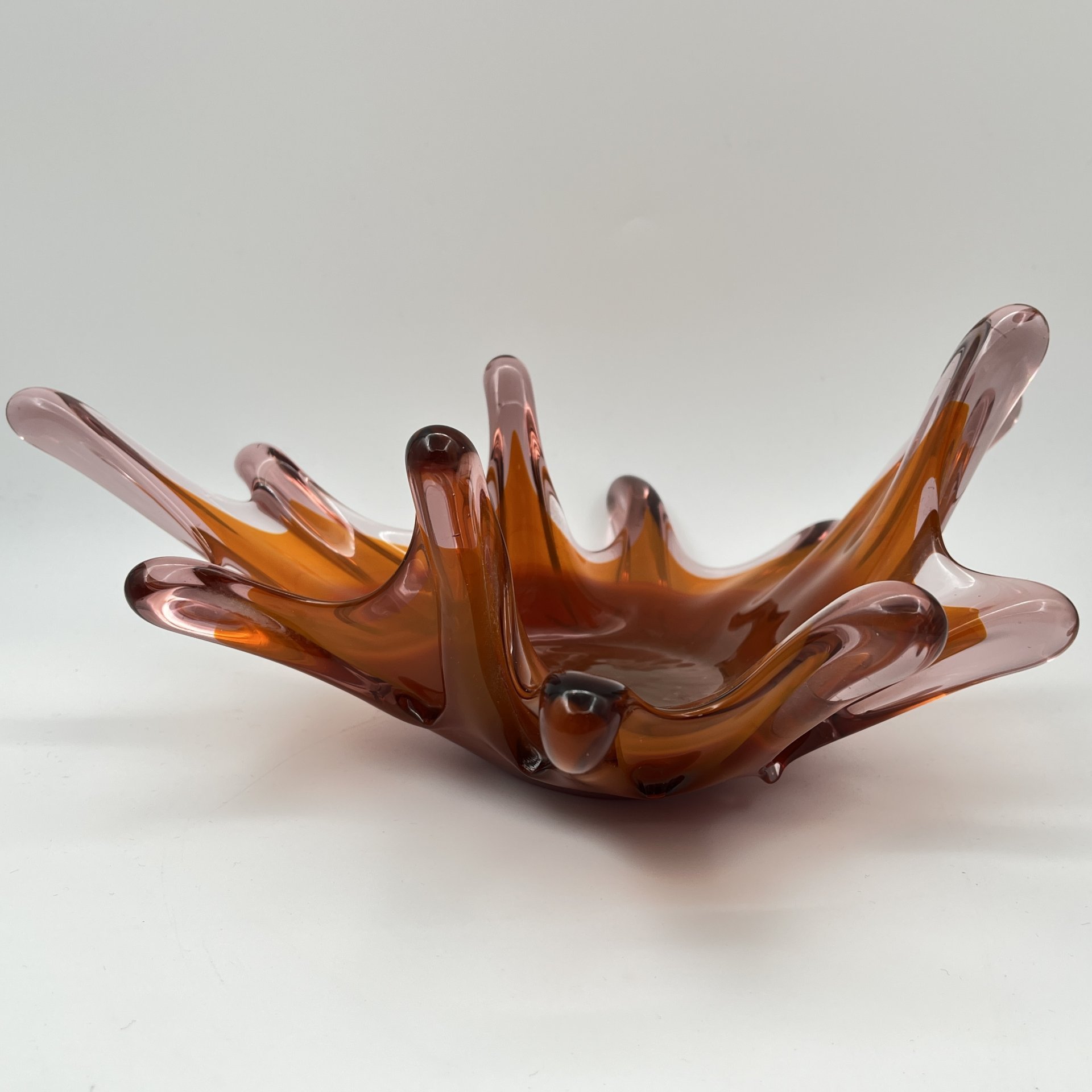 Ваза (конфетница) "Медуза" с оранжевым градиентом, цветное стекло, гутная техника, СССР, 1970-1990 гг.