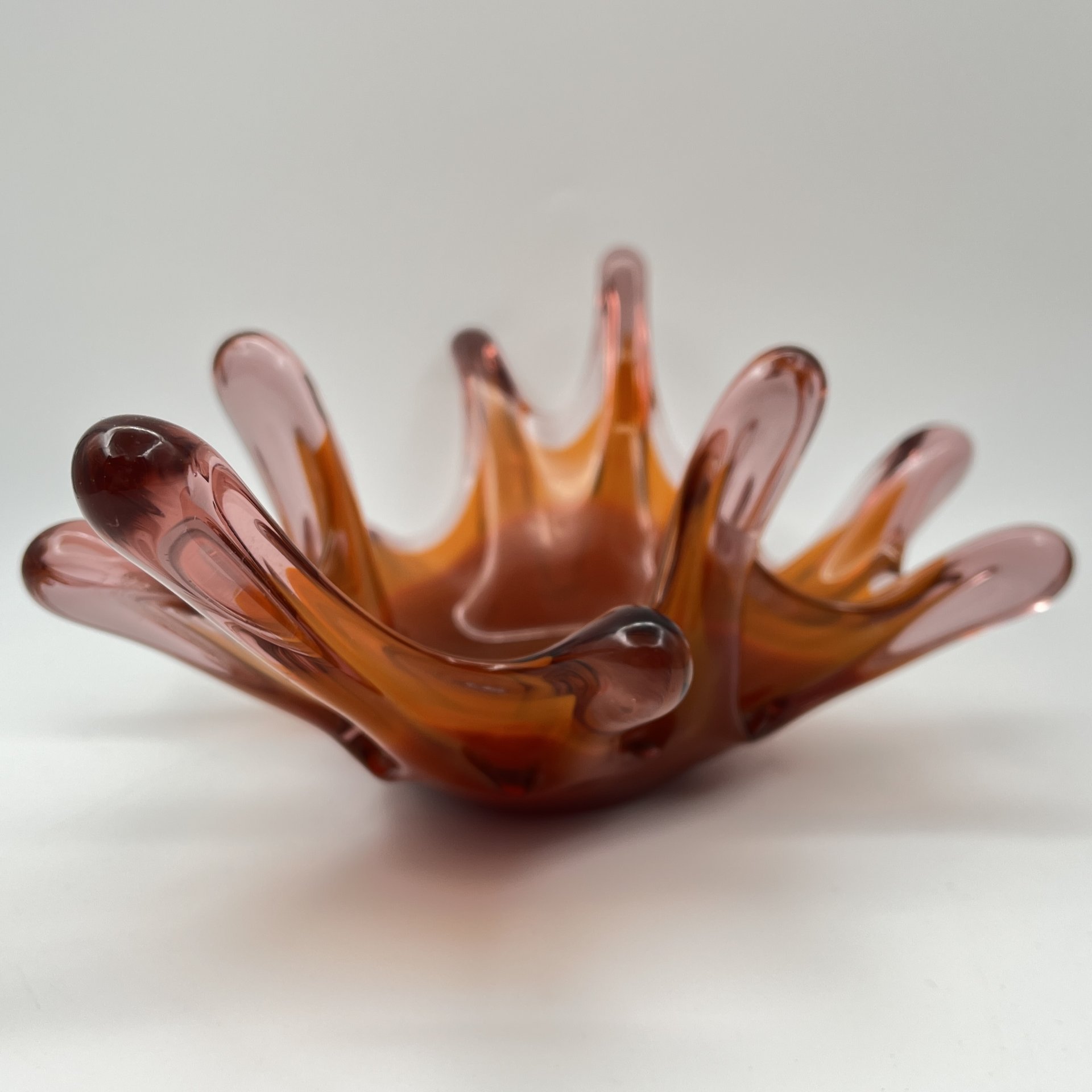 Ваза (конфетница) "Медуза" с оранжевым градиентом, цветное стекло, гутная техника, СССР, 1970-1990 гг.