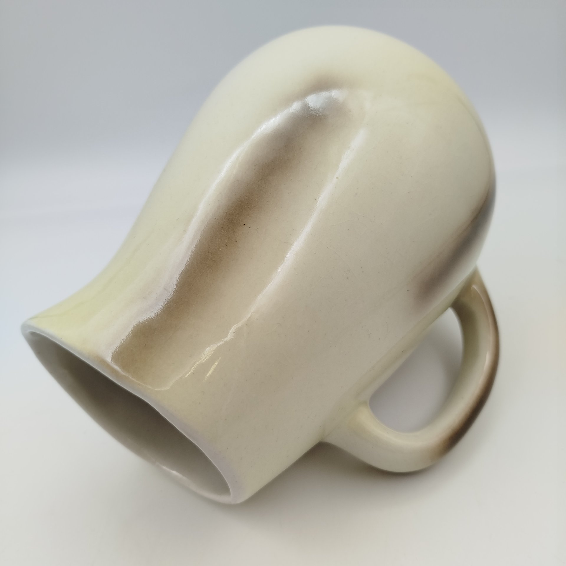 Кувшин с декором в полоску, фаянс, аэрография, Кировский фаянсовый завод, СССР, 1964-1965 гг.