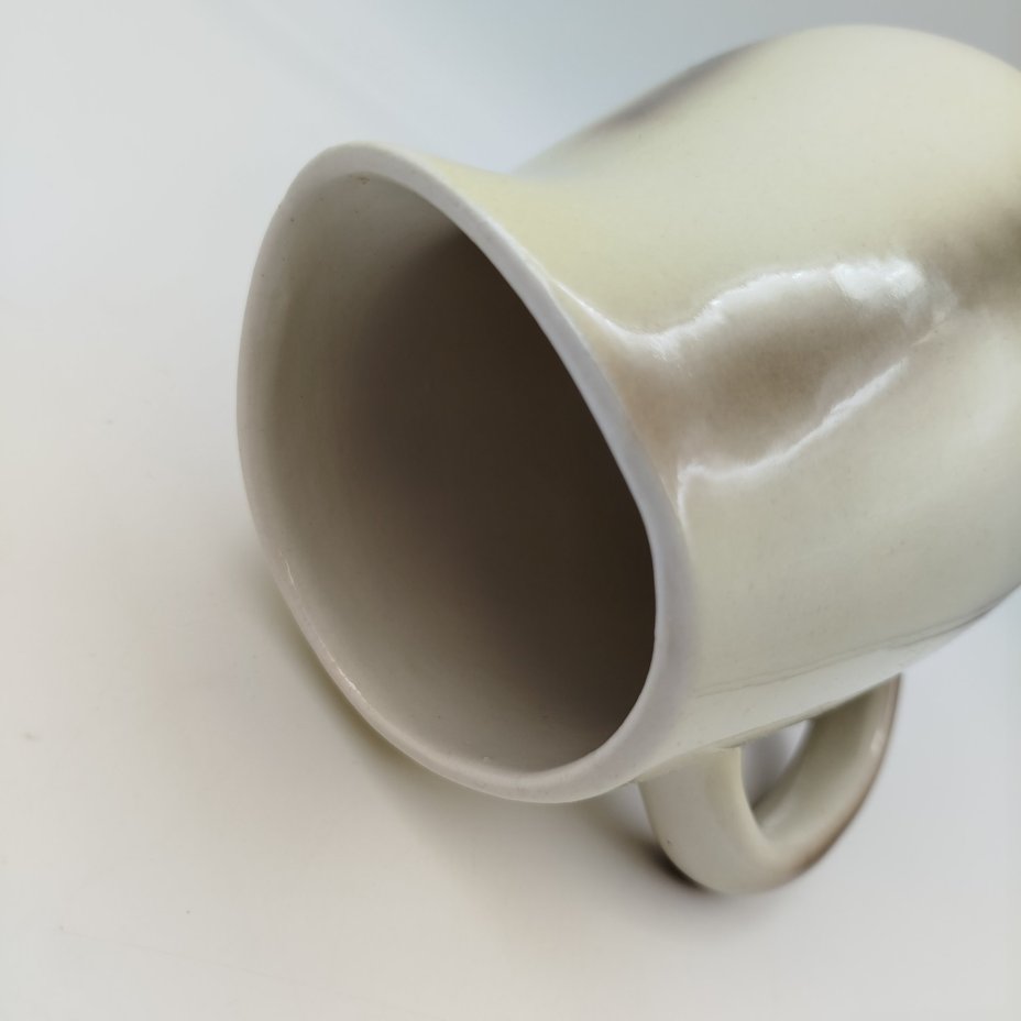 Кувшин с декором в полоску, фаянс, аэрография, Кировский фаянсовый завод, СССР, 1964-1965 гг.