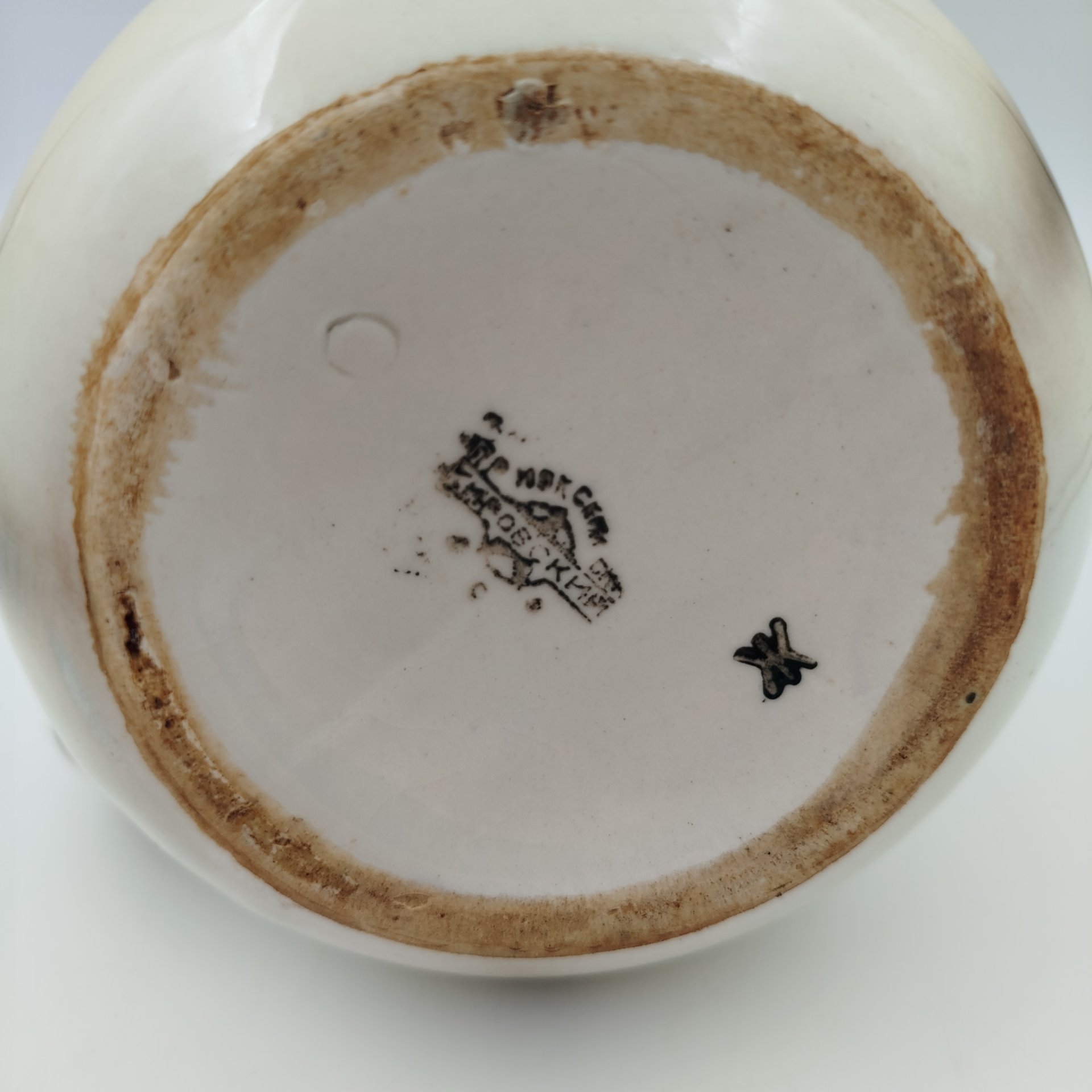 Кувшин с декором в полоску, фаянс, аэрография, Кировский фаянсовый завод, СССР, 1964-1965 гг.