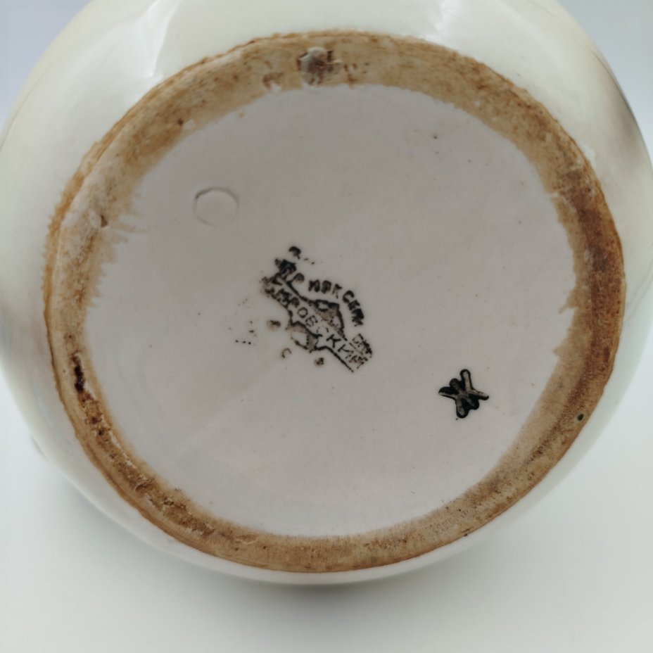 Кувшин с декором в полоску, фаянс, аэрография, Кировский фаянсовый завод, СССР, 1964-1965 гг.