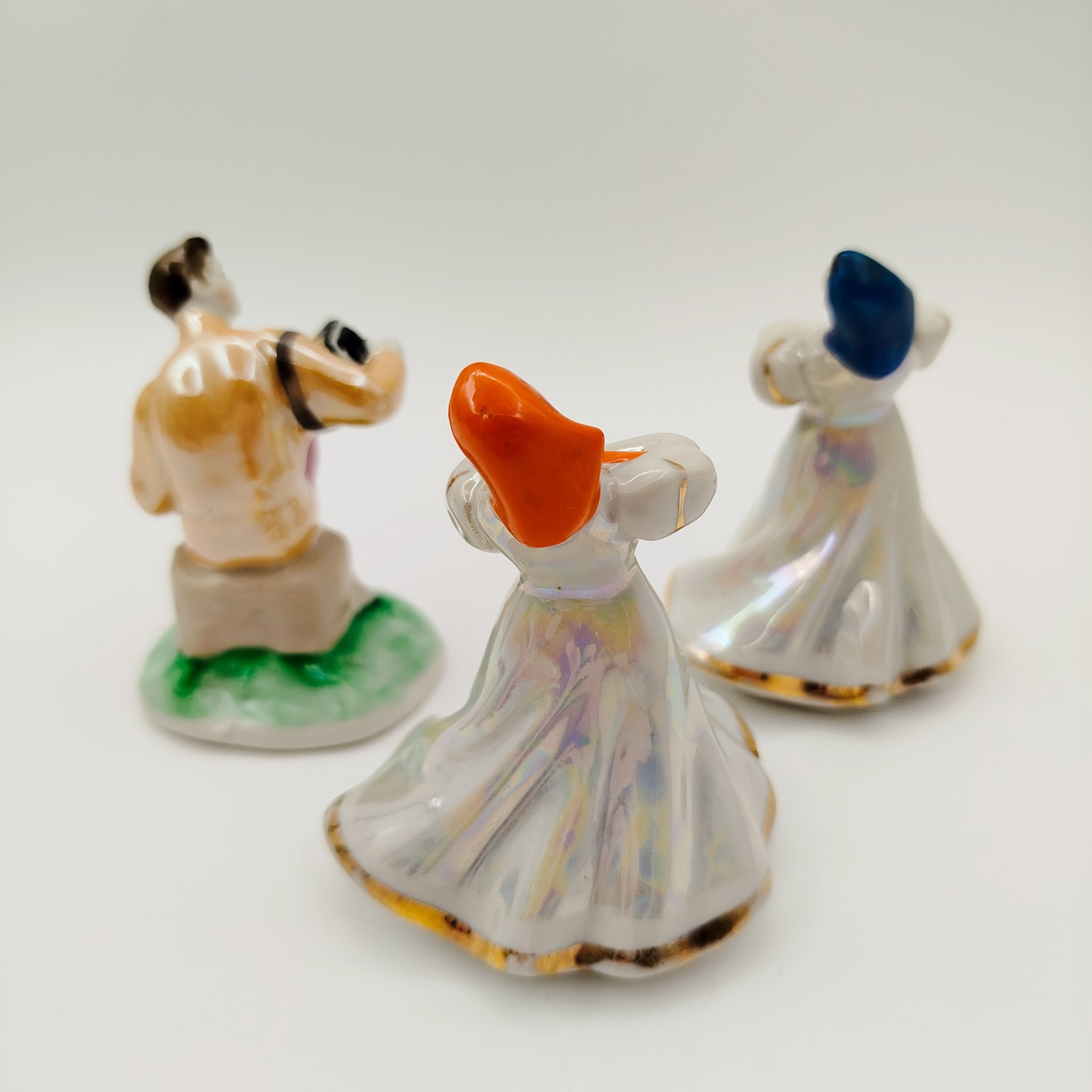 Скульптурная композиция из 3-х статуэток "Русский перепляс", автор А.Д. Бржезицкая, фарфор, роспись, люстр, золочение, Дулевский фарфоровый завод (Дулёво), СССР, 1960 г.