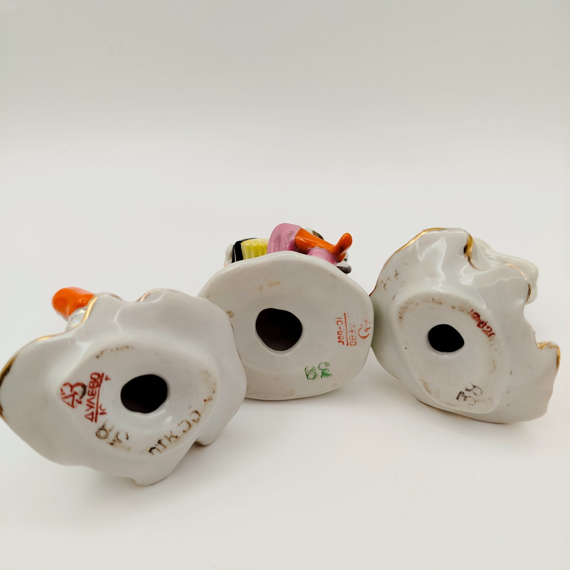 Скульптурная композиция из 3-х статуэток "Русский перепляс", автор А.Д. Бржезицкая, фарфор, роспись, люстр, золочение, Дулевский фарфоровый завод (Дулёво), СССР, 1960 г.