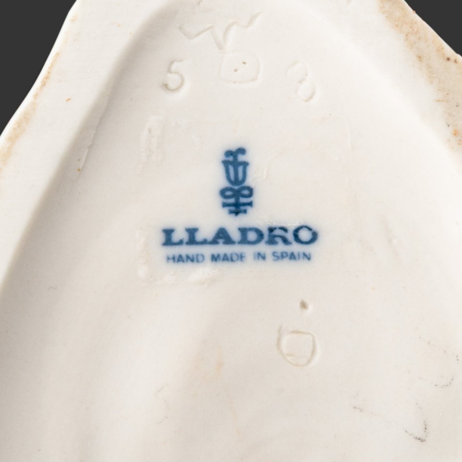 Статуэтка "Дама с собачкой" ("Леди с борзой"), Lladro