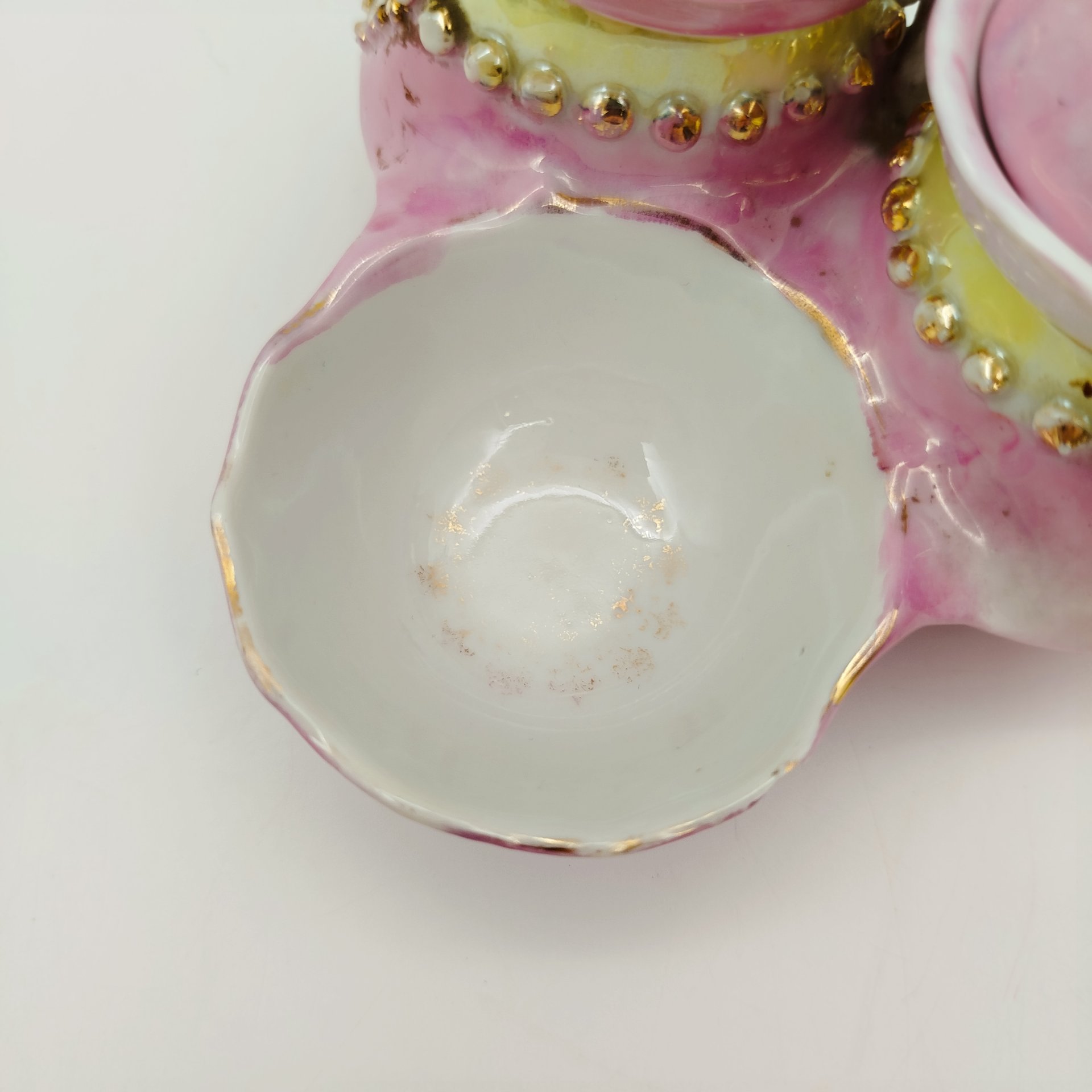 Солонка (перечница) трехсекционная розового оттенка с ложкой