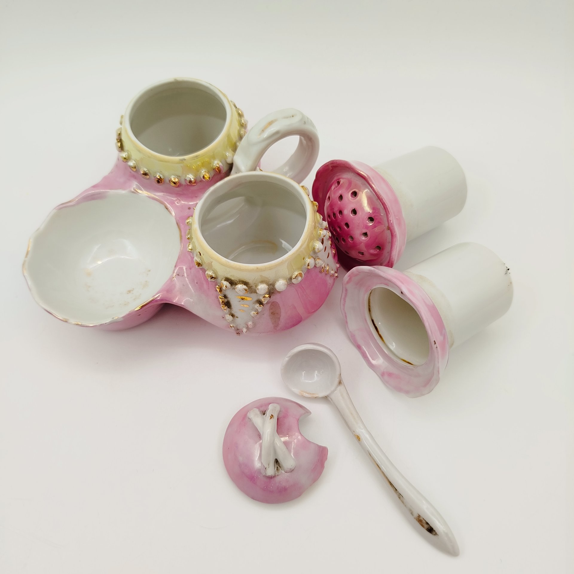 Солонка (перечница) трехсекционная розового оттенка с ложкой