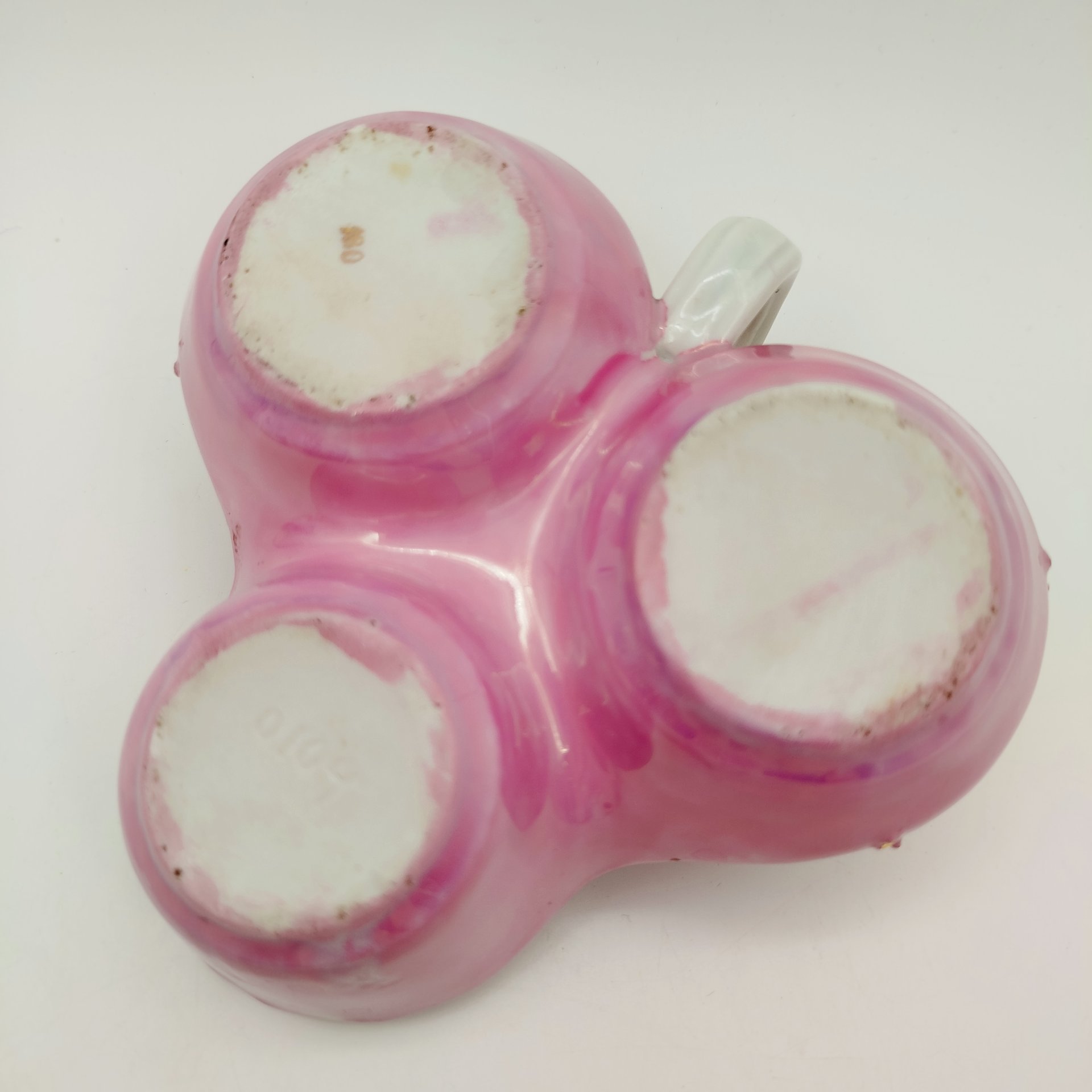 Солонка (перечница) трехсекционная розового оттенка с ложкой