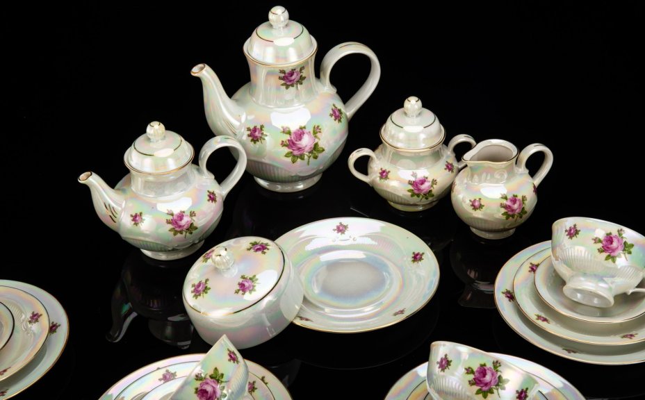Сервиз чайный с декором в виде роз на 6 персон (28 предметов), фарфор, деколь, люстр, золочение, Colditz (Кольдиц), ГДР, 1970-1990 гг.