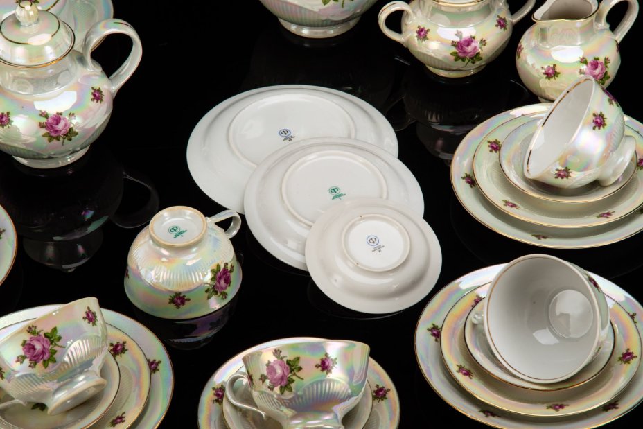 Сервиз чайный с декором в виде роз на 6 персон (28 предметов), фарфор, деколь, люстр, золочение, Colditz (Кольдиц), ГДР, 1970-1990 гг.