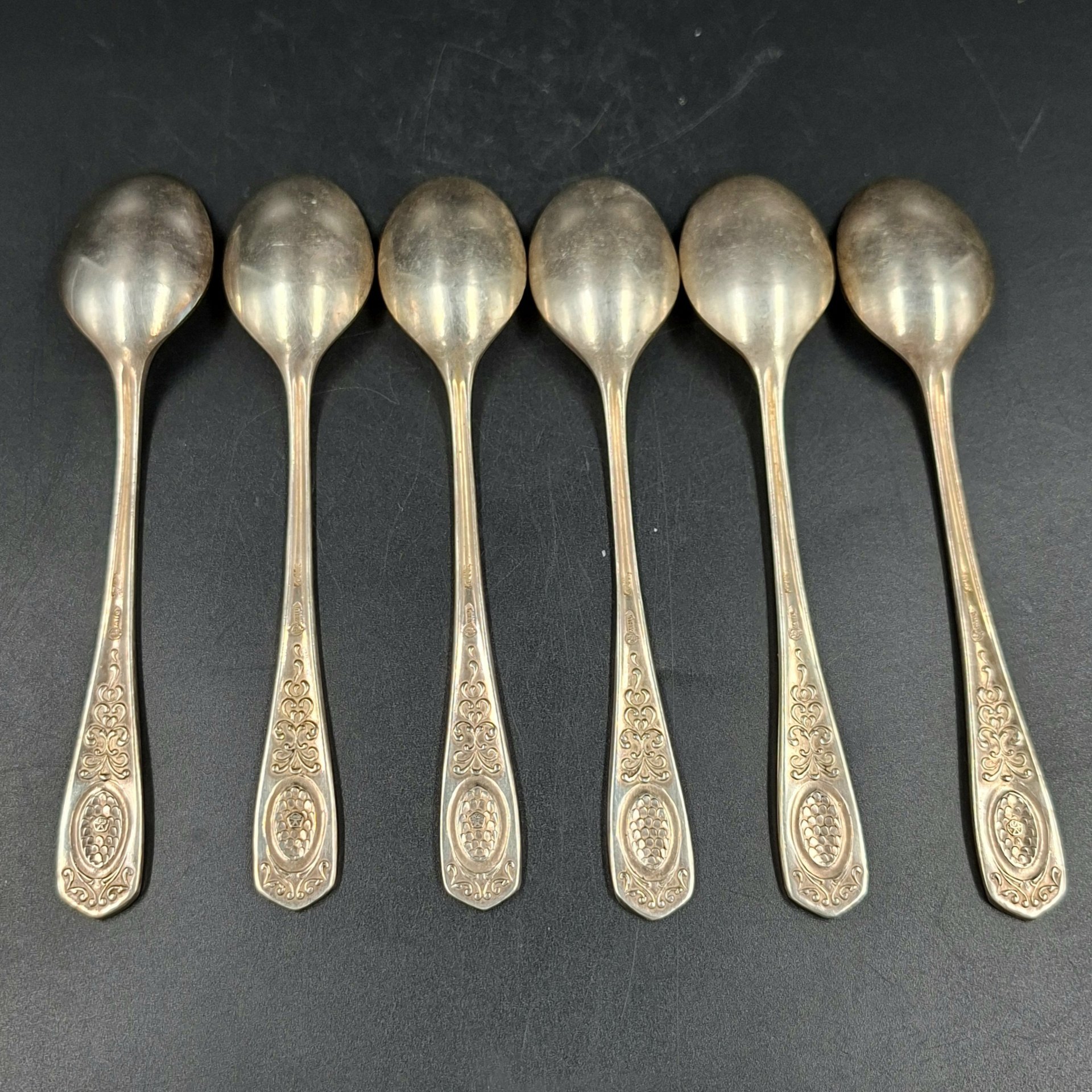 Набор из шести чайных ложек с растительным декором, мНЦ (медь-никель-цинк), Кольчугинский завод цветных металлов, СССР, 1960-1990 гг.