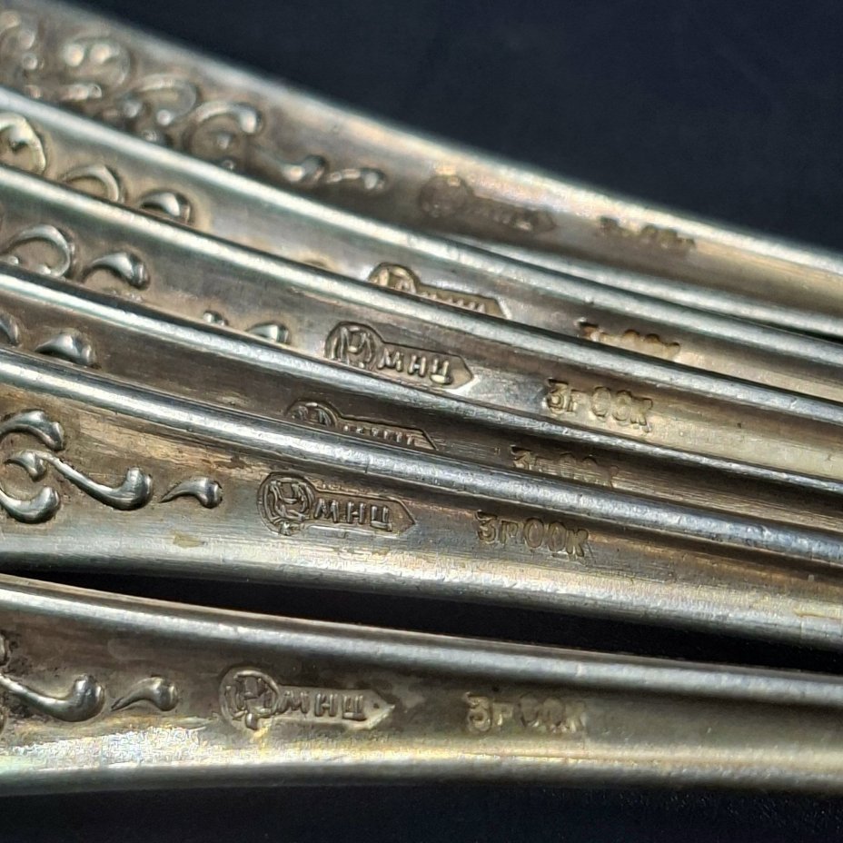 Набор из шести чайных ложек с растительным декором, мНЦ (медь-никель-цинк), Кольчугинский завод цветных металлов, СССР, 1960-1990 гг.