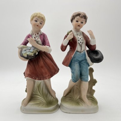 Статуэтки парные "Девочка с корзиной цветов" и "Мальчик с цветком в руке"