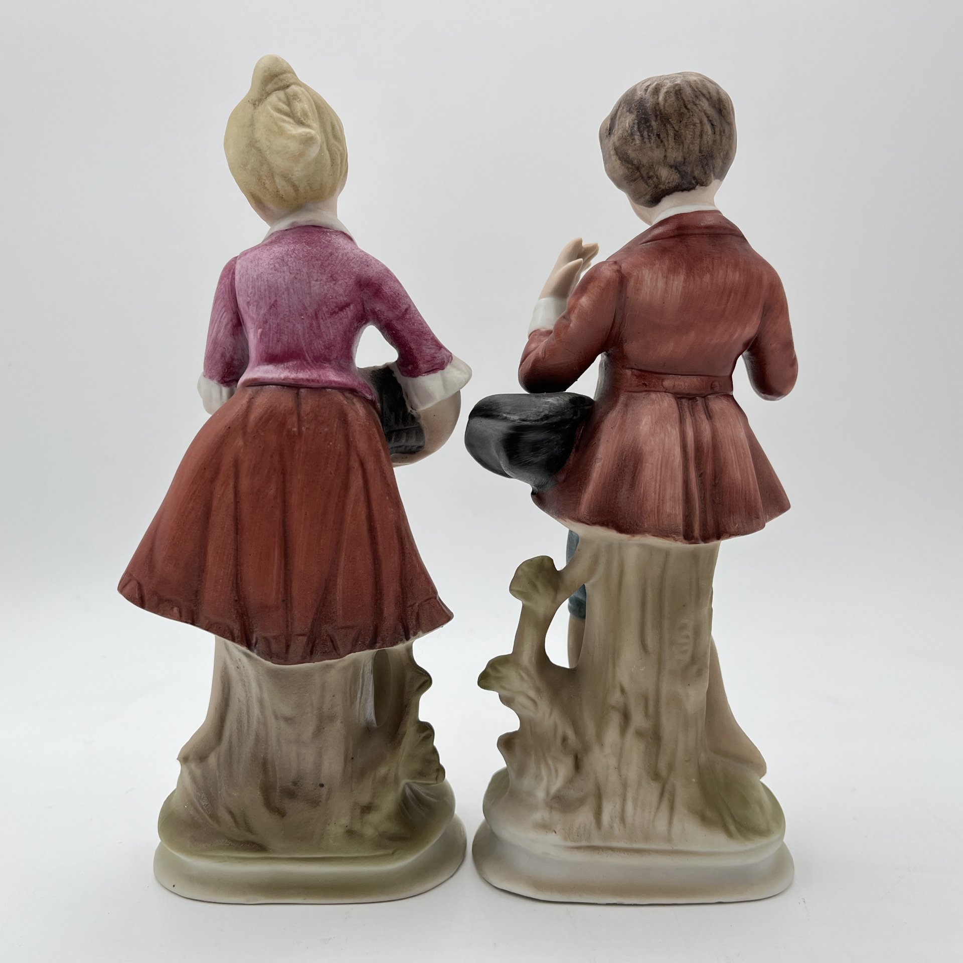 Статуэтки парные "Девочка с корзиной цветов" и "Мальчик с цветком в руке"