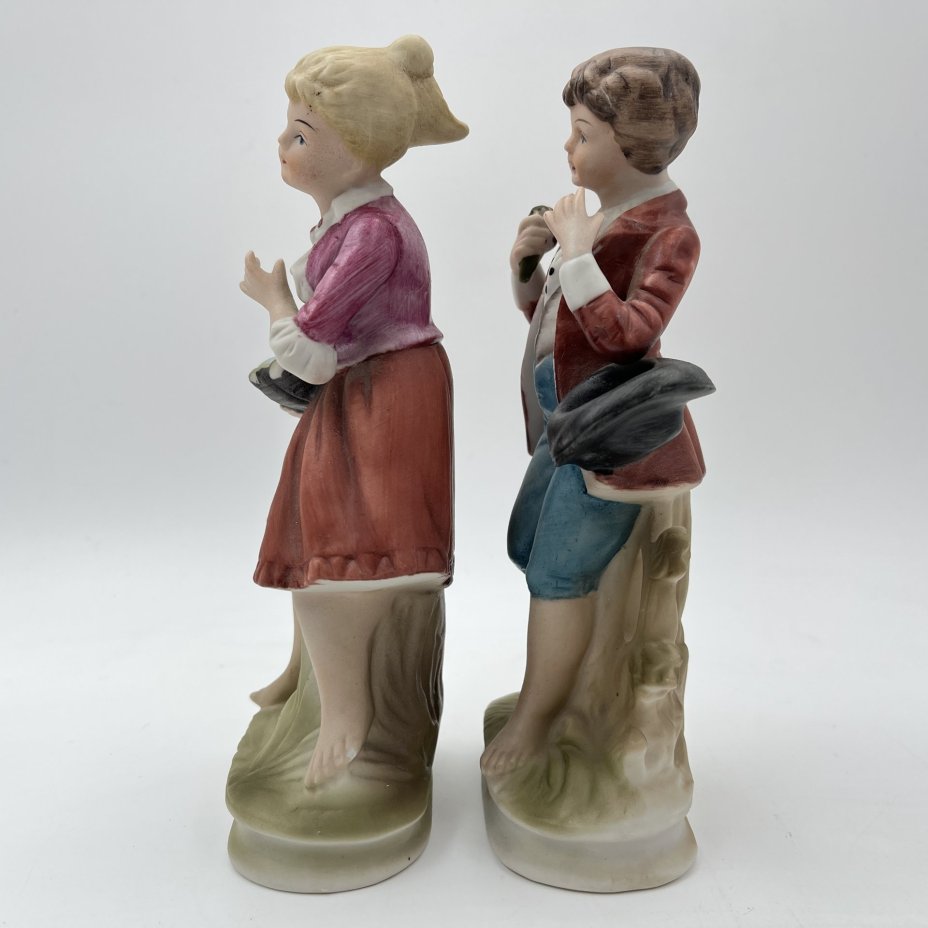 Статуэтки парные "Девочка с корзиной цветов" и "Мальчик с цветком в руке"
