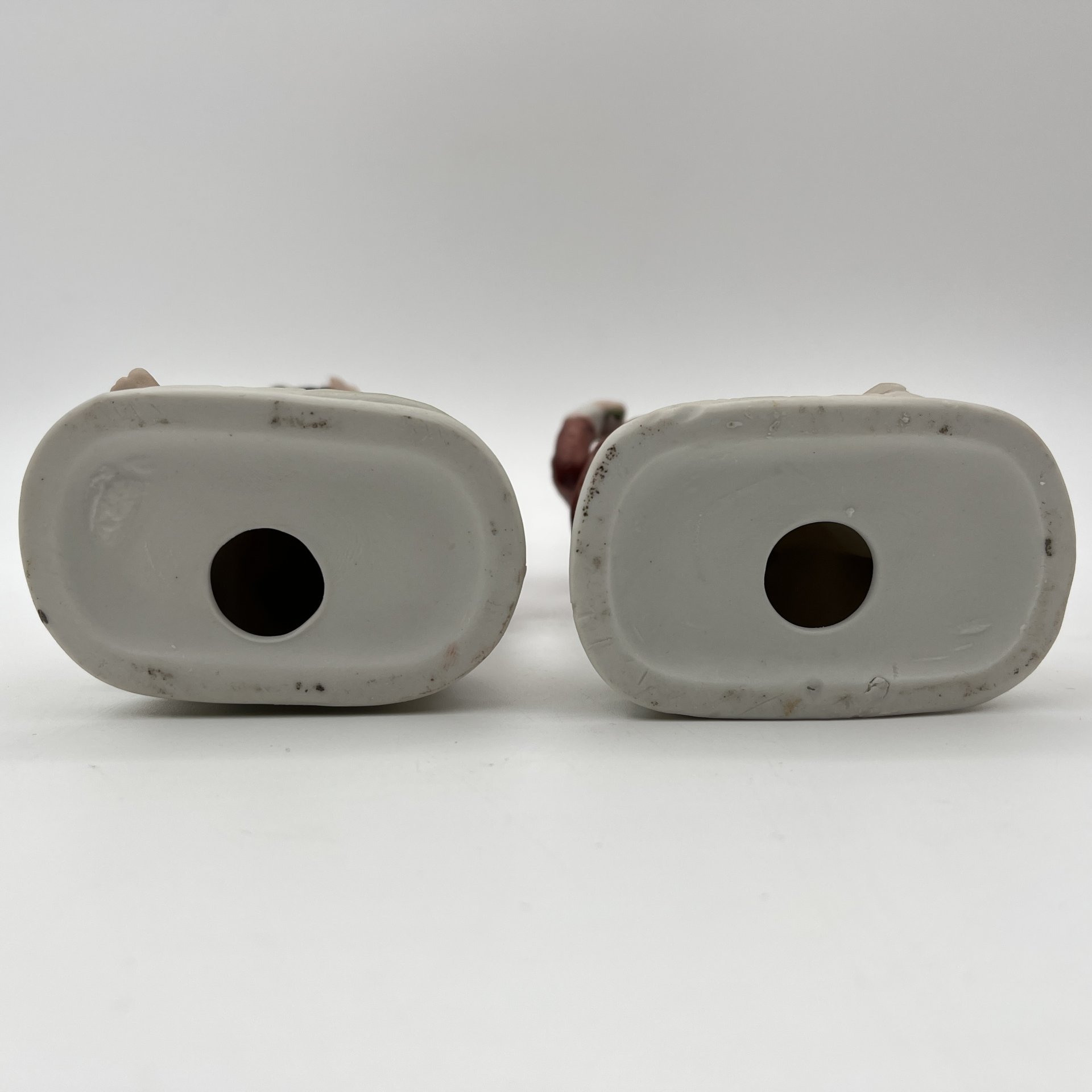 Статуэтки парные "Девочка с корзиной цветов" и "Мальчик с цветком в руке"