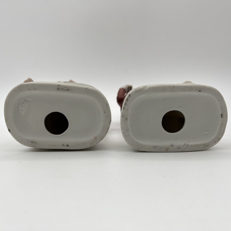 Статуэтки парные "Девочка с корзиной цветов" и "Мальчик с цветком в руке"