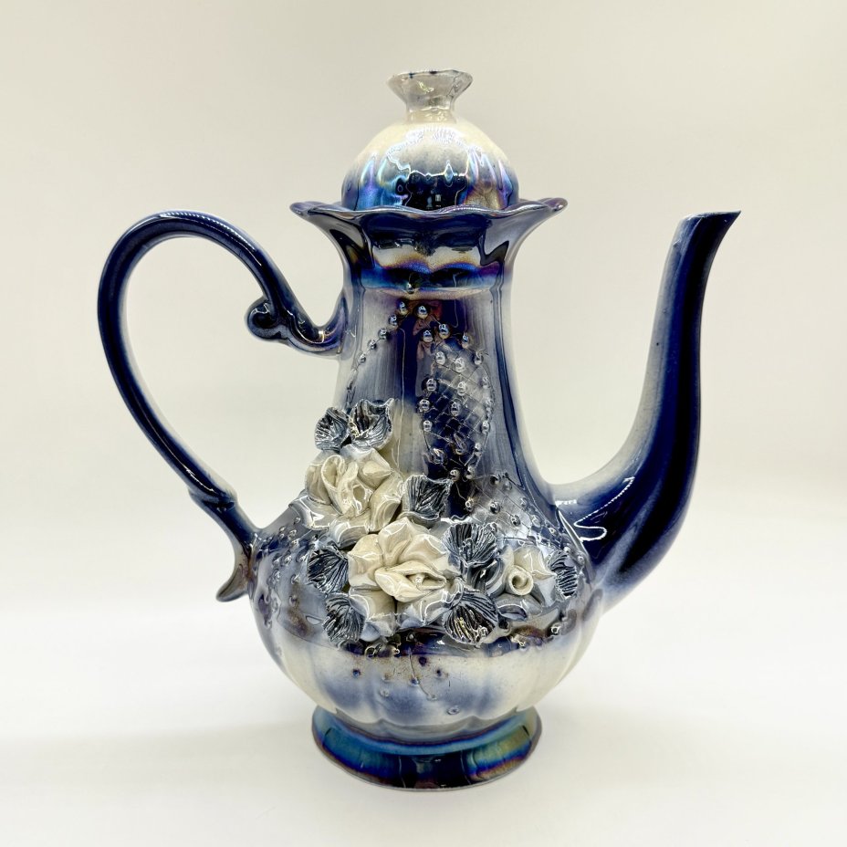 Кофейник с рельефным декором, фарфор, рельеф, люстр, Китай, 1980-2000 гг., Китай