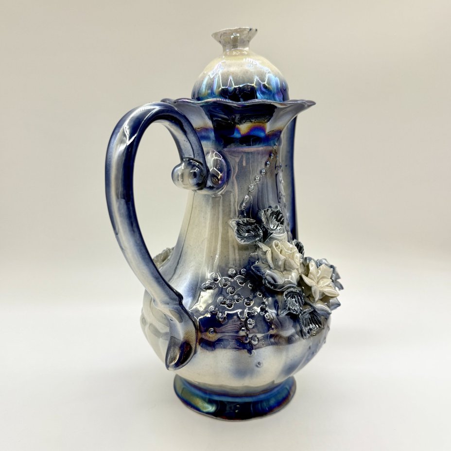 Кофейник с рельефным декором, фарфор, рельеф, люстр, Китай, 1980-2000 гг., Китай