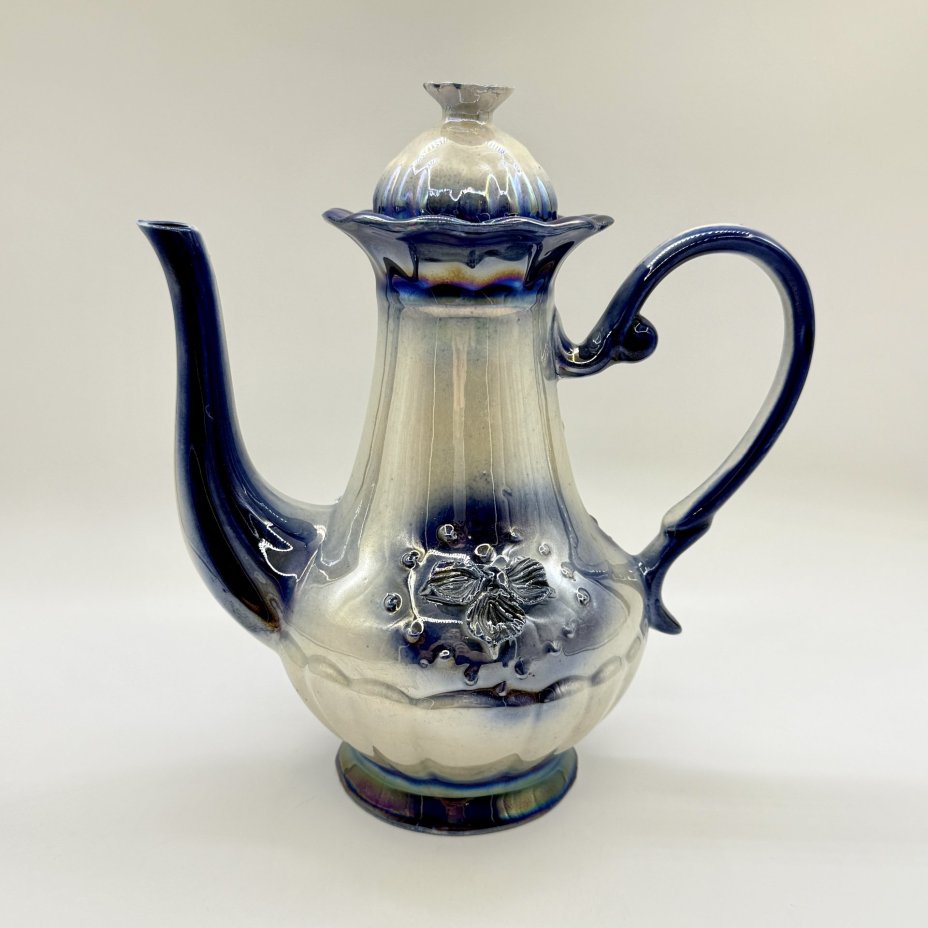 Кофейник с рельефным декором, фарфор, рельеф, люстр, Китай, 1980-2000 гг., Китай