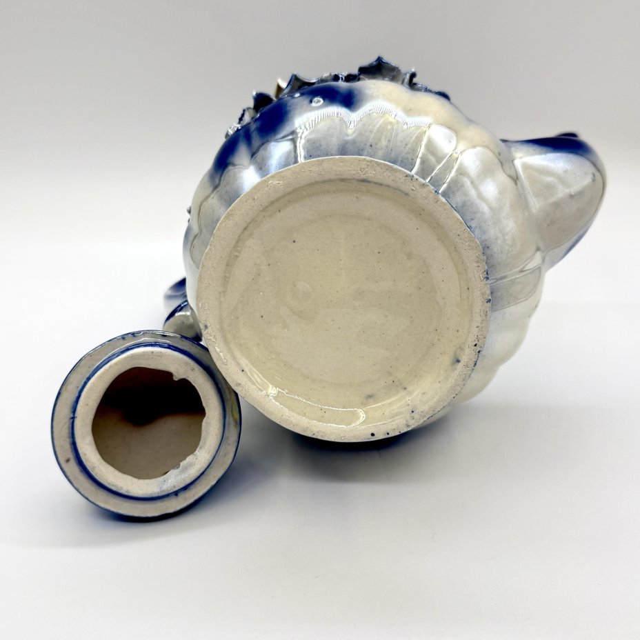 Кофейник с рельефным декором, фарфор, рельеф, люстр, Китай, 1980-2000 гг., Китай