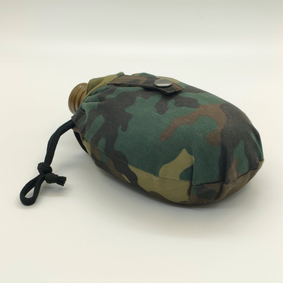 Фляга армейская в родном чехле (цвета "Лес"), алюминий, краска, текстиль, Завод «Красный Выборжец», СССР, 1983 г.