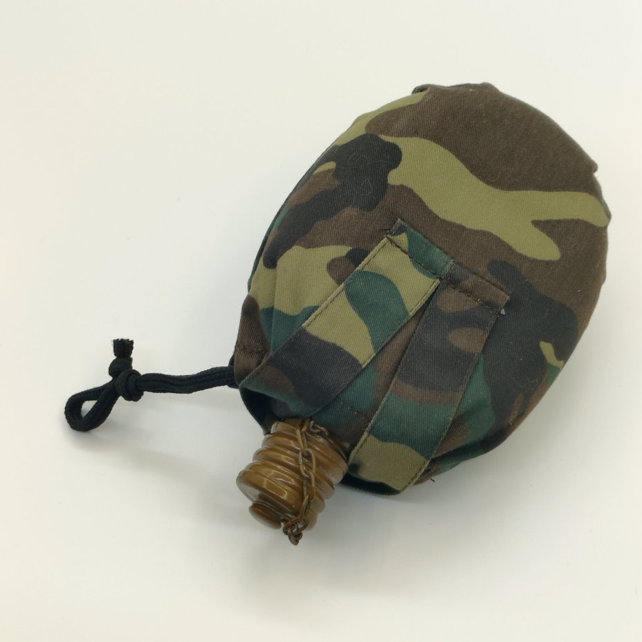 Фляга армейская в родном чехле (цвета "Лес"), алюминий, краска, текстиль, Завод «Красный Выборжец», СССР, 1983 г.