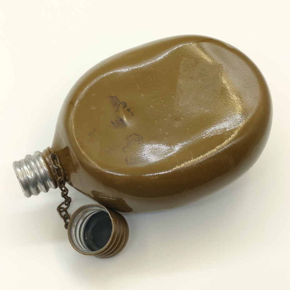 Фляга армейская в родном чехле (цвета "Лес"), алюминий, краска, текстиль, Завод «Красный Выборжец», СССР, 1983 г.