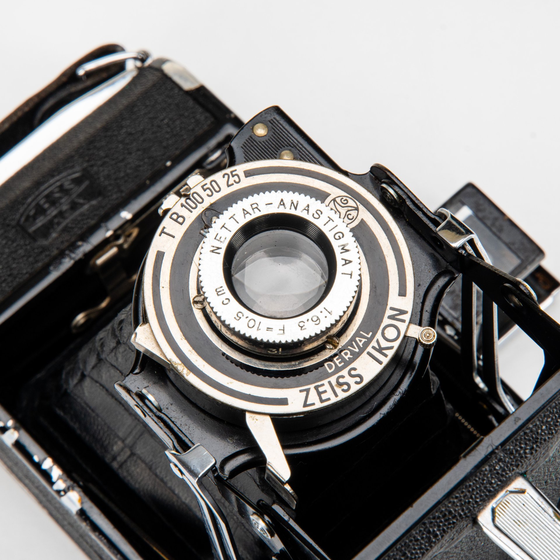 Фотоаппарат пленочный "Zeiss Ikon Derval" с объективом "Nettar-Anastigmat 1:6,3/10,5 сm" в оригинальном кофре, металл, стекло, кожа, Carl Zeiss, Германия, 1930-1940 гг.