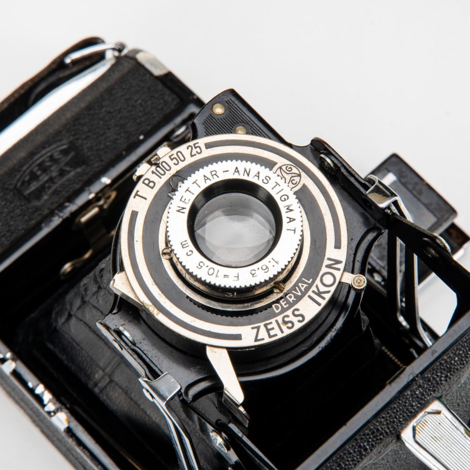 Фотоаппарат пленочный "Zeiss Ikon Derval" с объективом "Nettar-Anastigmat 1:6,3/10,5 сm" в оригинальном кофре, металл, стекло, кожа, Carl Zeiss, Германия, 1930-1940 гг.