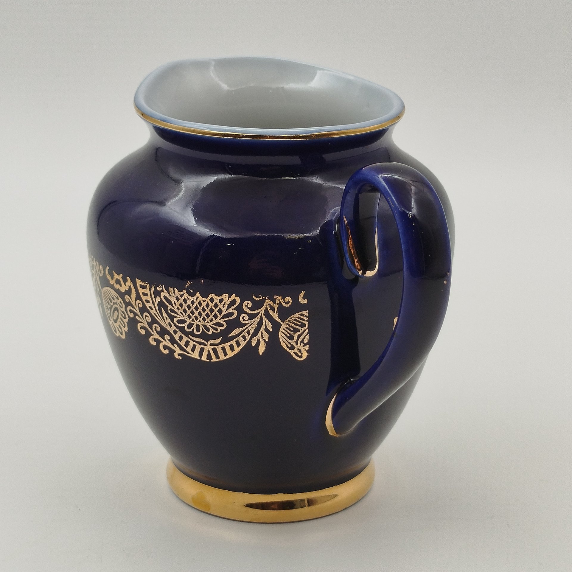 Молочник/сливочник "Золотой фриз", автор Косенкова К.Г., фарфор, крытье кобальтом, золочение, Ленинградский фарфоровый завод (ЛФЗ), СССР, 1970-1991 гг.