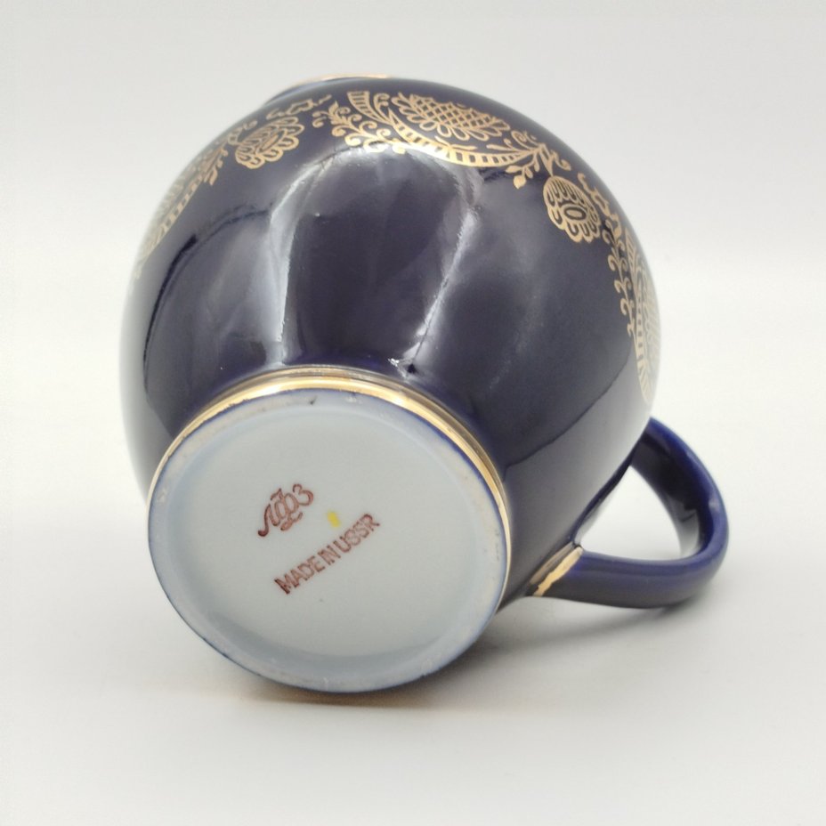 Молочник/сливочник "Золотой фриз", автор Косенкова К.Г., фарфор, крытье кобальтом, золочение, Ленинградский фарфоровый завод (ЛФЗ), СССР, 1970-1991 гг.