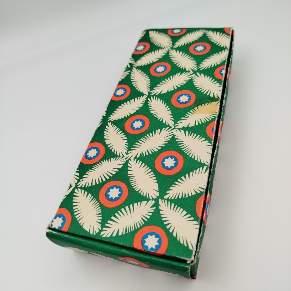 Набор елочных игрушек "Шишки" в коробке, стекло, краска, картон (коробка), Московский завод ёлочных украшений, СССР, 1970-1990 гг.