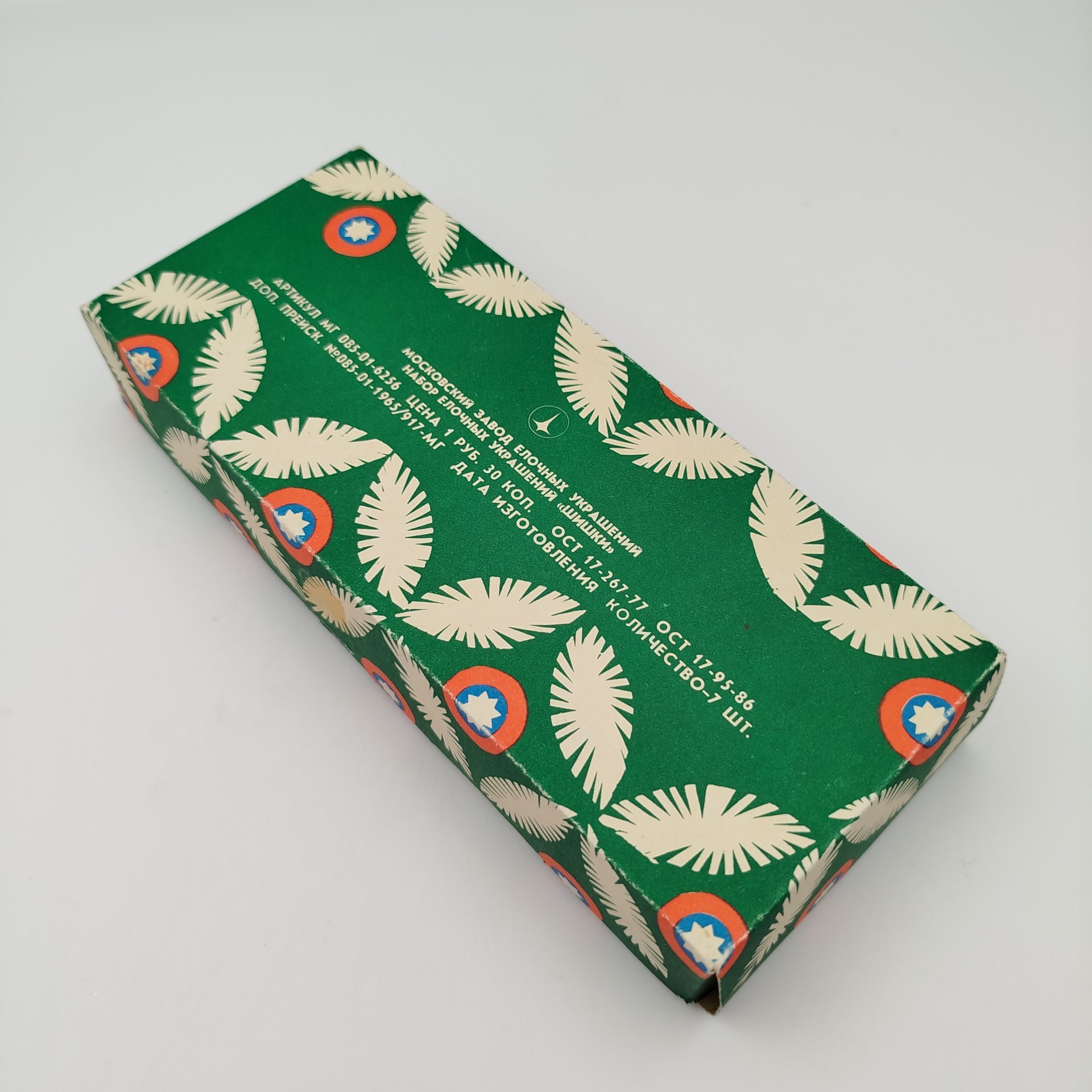 Набор елочных игрушек "Шишки" в коробке, стекло, краска, картон (коробка), Московский завод ёлочных украшений, СССР, 1970-1990 гг.