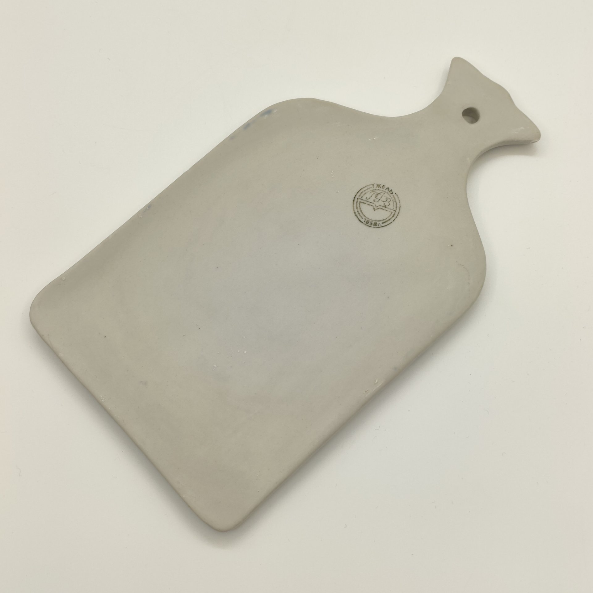 Сырная доска, украшенная изображениями цветов, фарфор, роспись, Речицкий фарфоровый завод (Гжель), СССР, 1970-1980 гг.