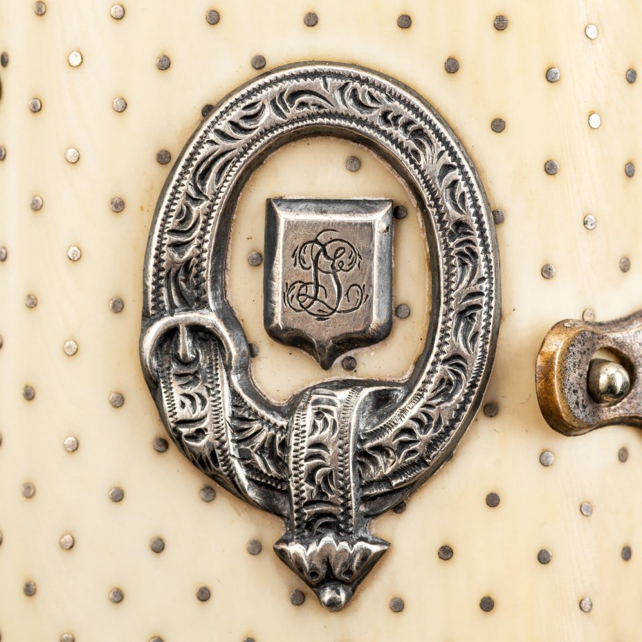 Таблетница овальной формы, с вензелем, кость, металл, Западная Европа, 1880-1920 гг.