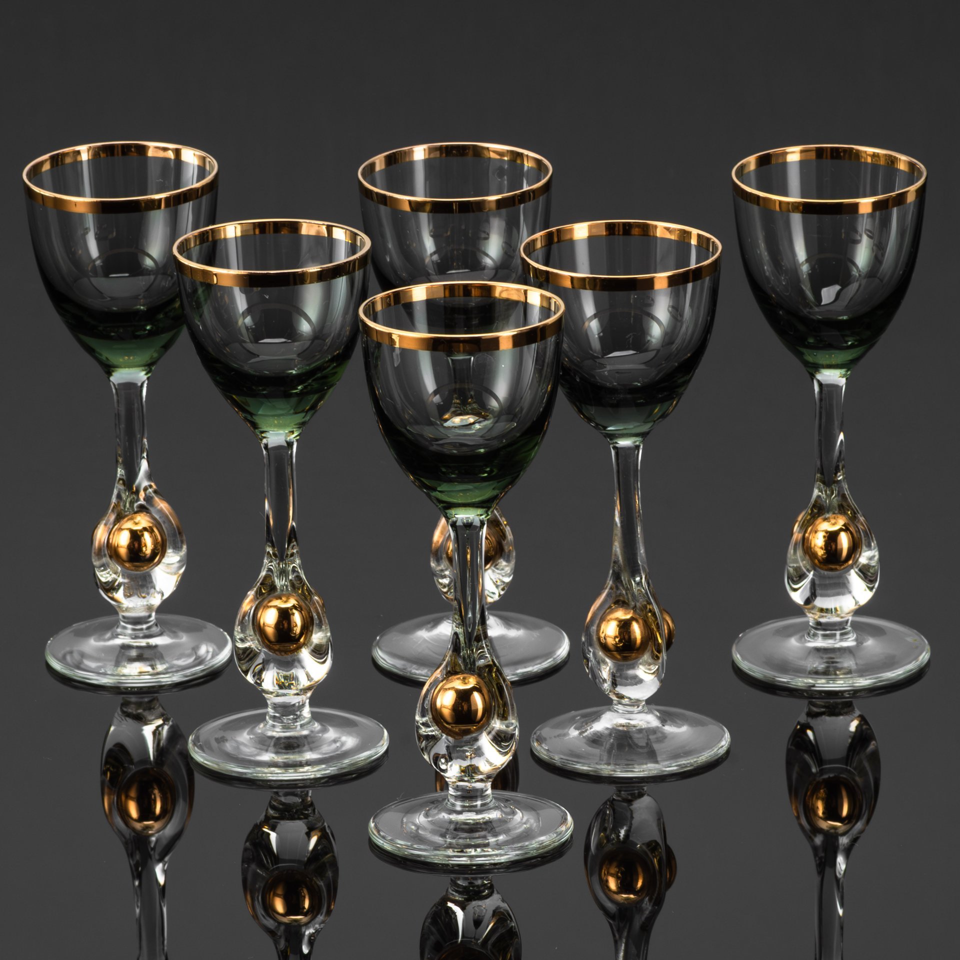 Набор рюмок дымчатого оттенка на 6 персон, коллекция "Zlata Zuzana", автор Jozef Staník, стекольная мастерская Zlatno, стекло, золочение, Чехословакия, 1950-1970 гг.