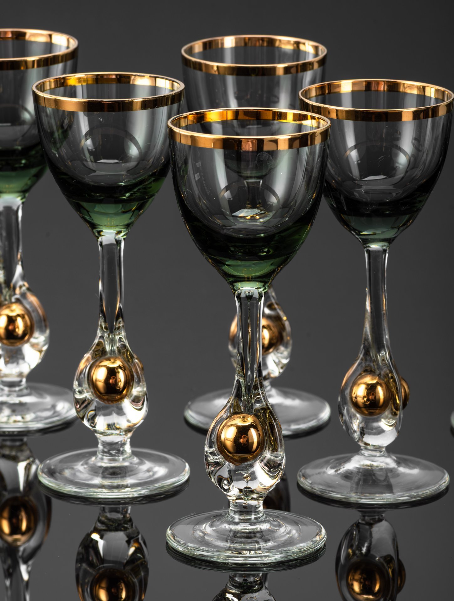 Набор рюмок дымчатого оттенка на 6 персон, коллекция "Zlata Zuzana", автор Jozef Staník, стекольная мастерская Zlatno, стекло, золочение, Чехословакия, 1950-1970 гг.