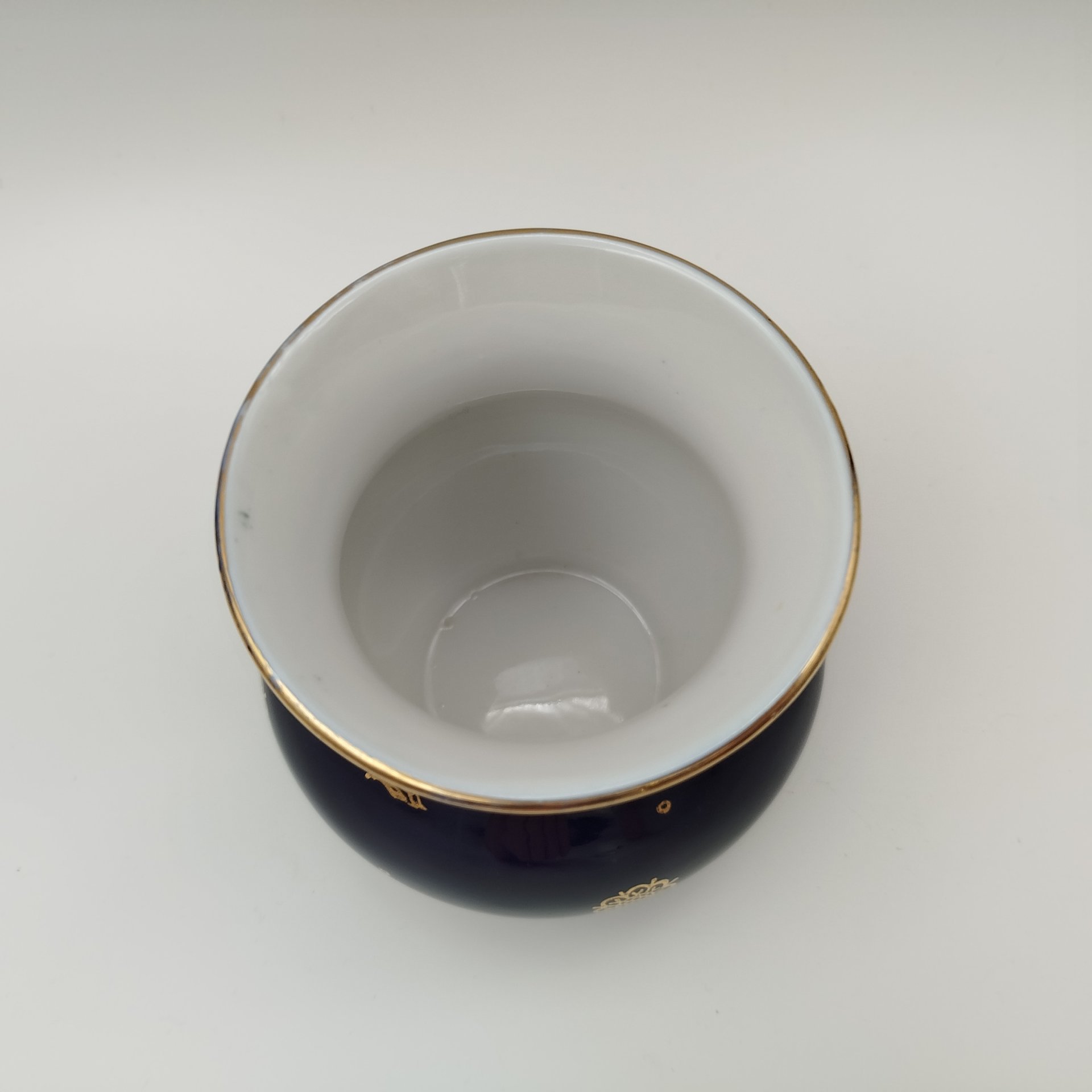 Ваза миниатюрная с цветочным декором, Ленинградский фарфоровый завод (ЛФЗ)