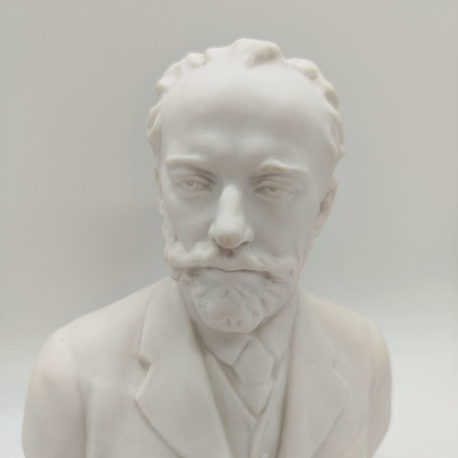 Бюст "П.И. Чайковский" , скульптор В.И. Сычёв, Ленинградский завод фарфоровых изделий (ЛЗФИ)