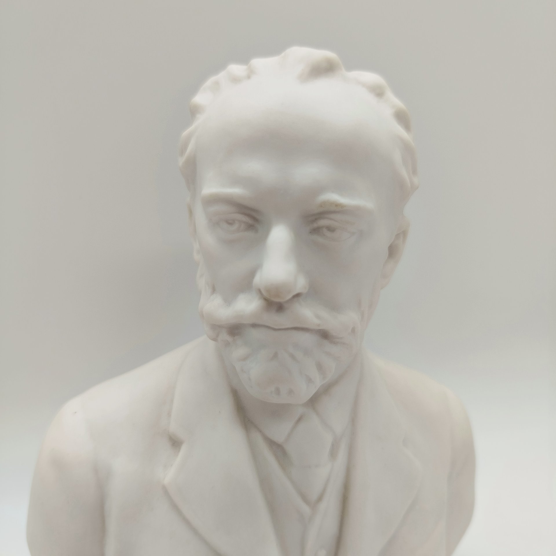 Бюст "П.И. Чайковский" , скульптор В.И. Сычёв, Ленинградский завод фарфоровых изделий (ЛЗФИ)
